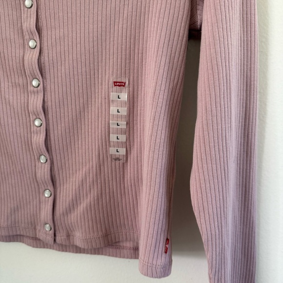 Levi's Ribbed Button-Up Long Sleeve Top
NWT - Picture 2 of 4